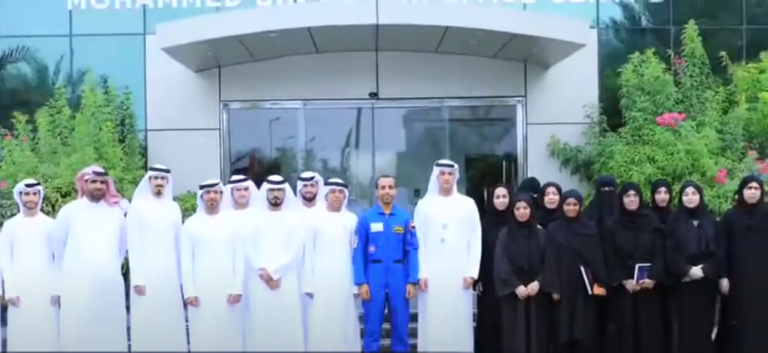 زيارة وفد من الدائرة الى مركز محمد بن راشد للفضاء